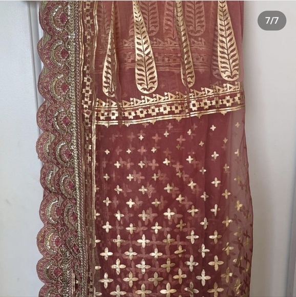 Pakistani designer suffuse pink embroidered 3 pc medium dress - Picture 7 of 8